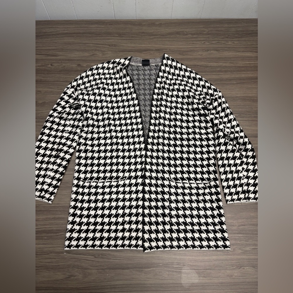 Devotion by Cyrus Black and White Sweater Cardigan Size Small